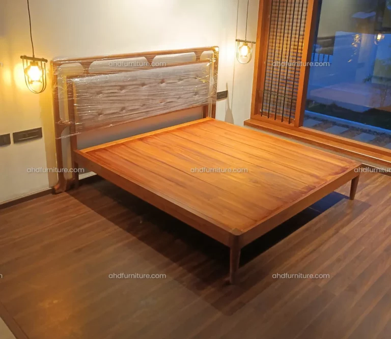 Toby Queen Size Bed In Mahogany Wood