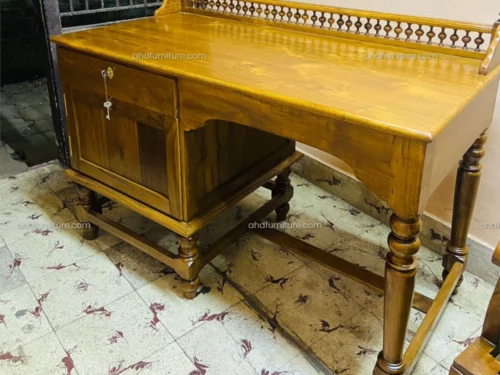 Wooden Study Table In Wood