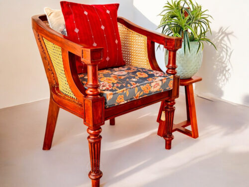 Velvo Arm Chair In Teak Wood